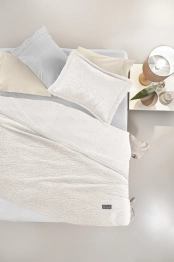 Κουβέρτα Ημίδιπλη Με Διακοσμητική Μαξιλαροθήκη 2 Όψεων 180x220εκ. Velvet Ultrasoft Καπιτονέ Bolzano Ivory Guy Laroche